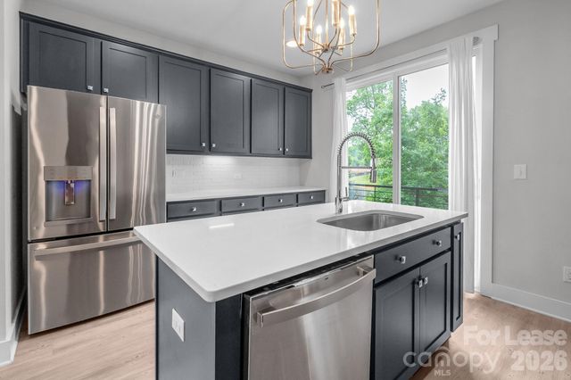 570 W End Drive, Charlotte, NC 28208