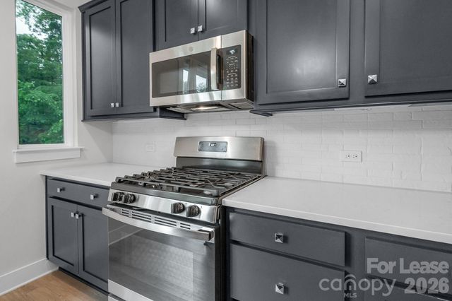 570 W End Drive, Charlotte, NC 28208