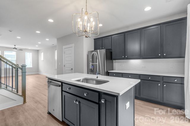 570 W End Drive, Charlotte, NC 28208
