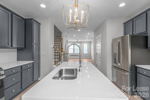 570 W End Drive, Charlotte, NC 28208