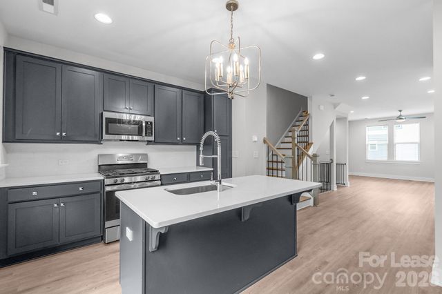 570 W End Drive, Charlotte, NC 28208