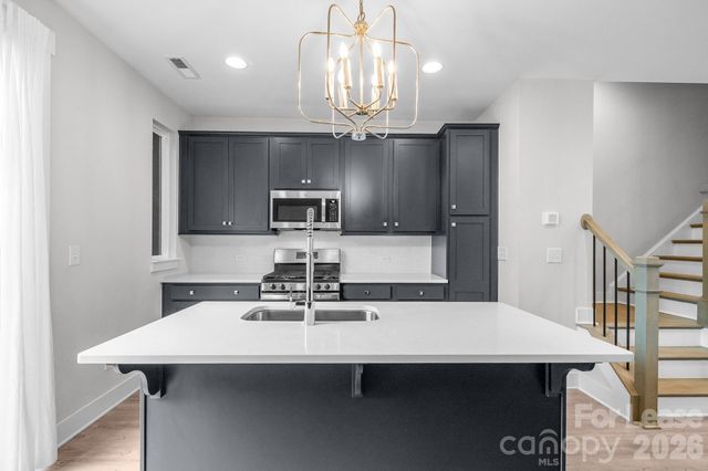 570 W End Drive, Charlotte, NC 28208