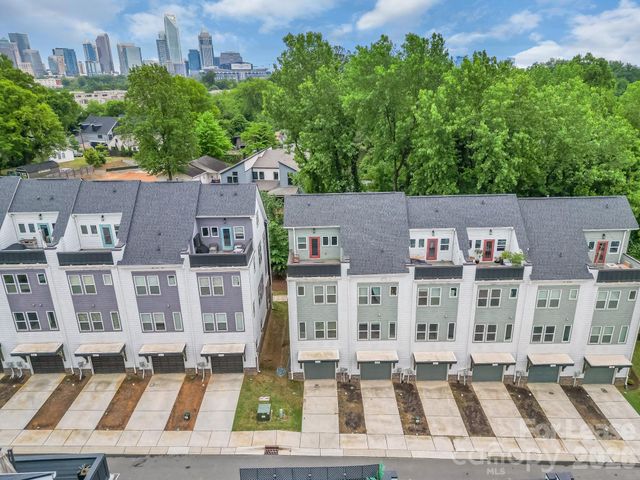 570 W End Drive, Charlotte, NC 28208
