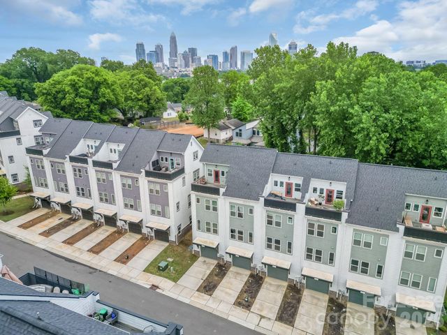 570 W End Drive, Charlotte, NC 28208