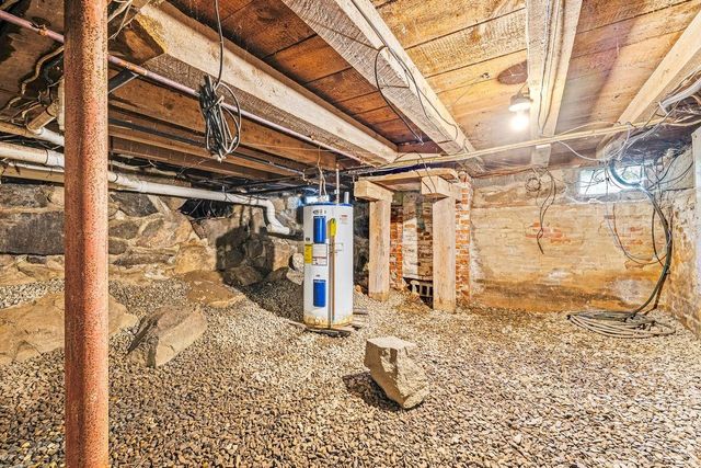 2 Chapel Street, Newmarket, NH 03857