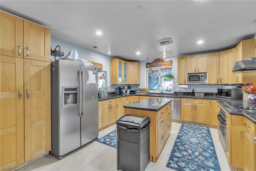 400 Sebastian Avenue, Henderson, NV 89002 — photo 2