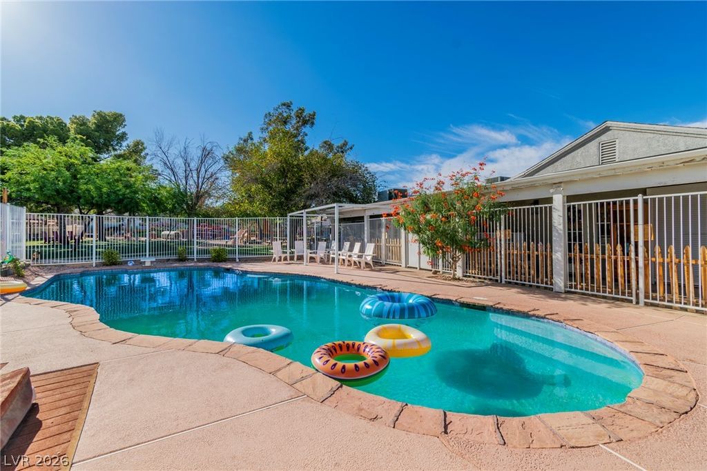 400 Sebastian Avenue, Henderson, NV 89002 — photo 5