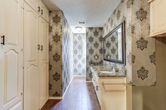 8405 Vicksburg Avenue, Lubbock, TX 79424