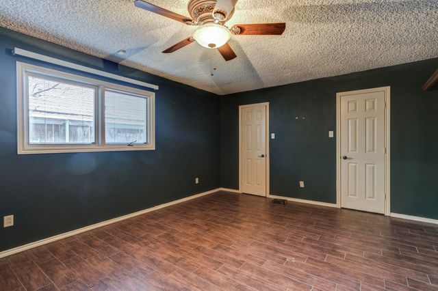 8405 Vicksburg Avenue, Lubbock, TX 79424