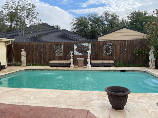 8405 Vicksburg Avenue, Lubbock, TX 79424