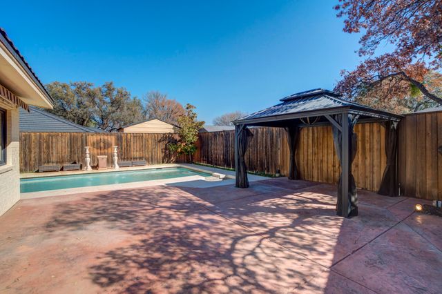 8405 Vicksburg Avenue, Lubbock, TX 79424