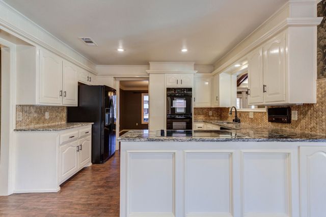 8405 Vicksburg Avenue, Lubbock, TX 79424