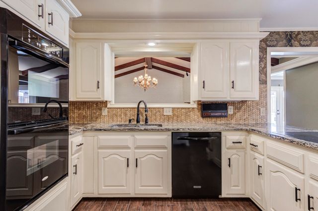 8405 Vicksburg Avenue, Lubbock, TX 79424