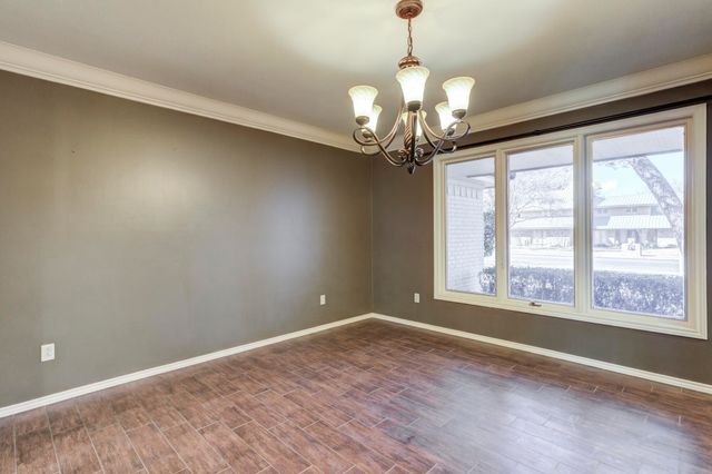 8405 Vicksburg Avenue, Lubbock, TX 79424