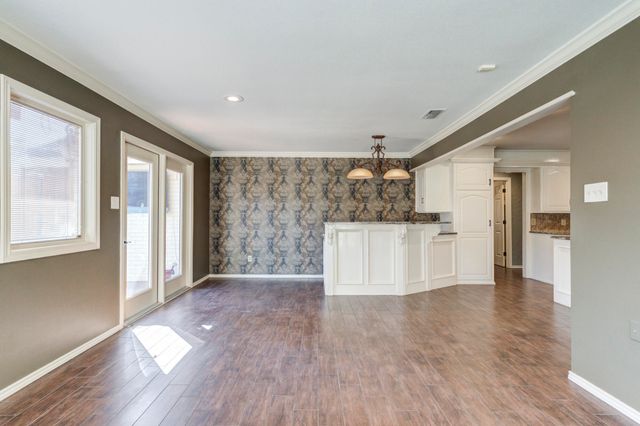 8405 Vicksburg Avenue, Lubbock, TX 79424