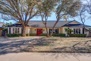 8405 Vicksburg Avenue, Lubbock, TX 79424