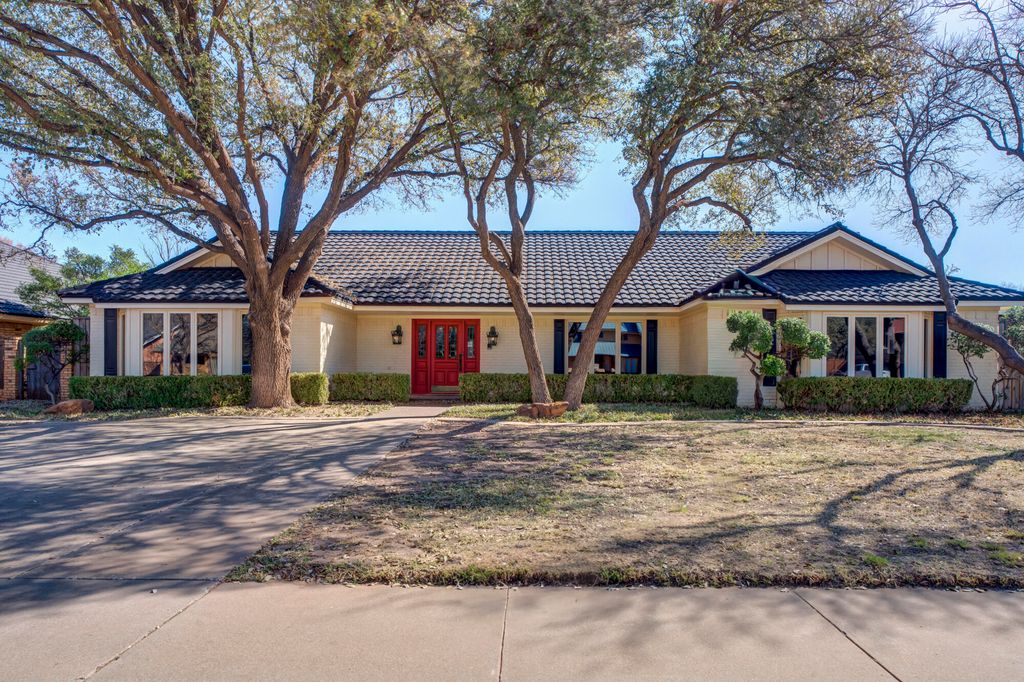 8405 Vicksburg Avenue, Lubbock, TX 79424