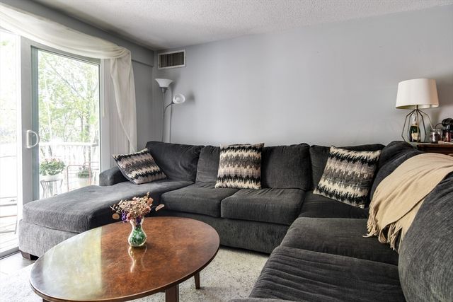 34 Silver Hill 12, Natick, MA 01760