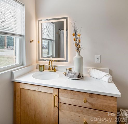 445 Hillcrest Drive, Statesville, NC 28677