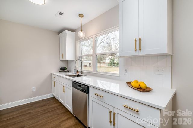 445 Hillcrest Drive, Statesville, NC 28677