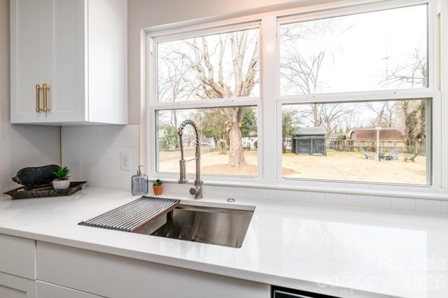 445 Hillcrest Drive, Statesville, NC 28677