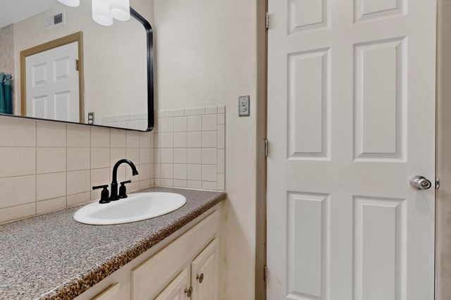 3900 DELAMAR Avenue NE, Albuquerque, NM 87110