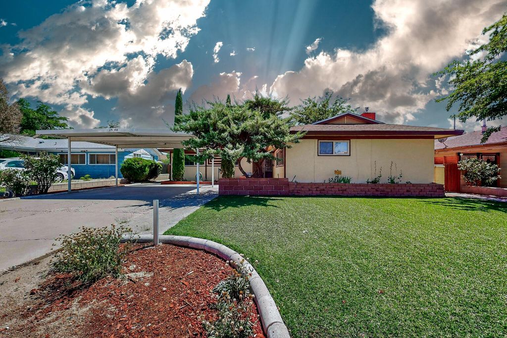 3900 DELAMAR Avenue NE, Albuquerque, NM 87110