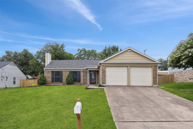 2017 Jessie Place, Edgecliff Village, TX 76134