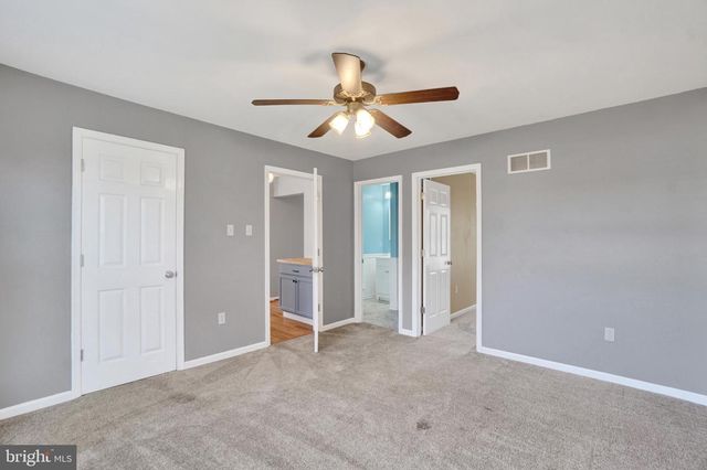 14 HOFFHEINS DR, New Freedom, PA 17349