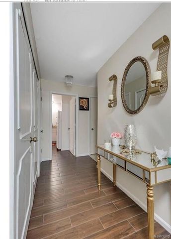 2472 Mulberry Square 22, Bloomfield Hills, MI 48302