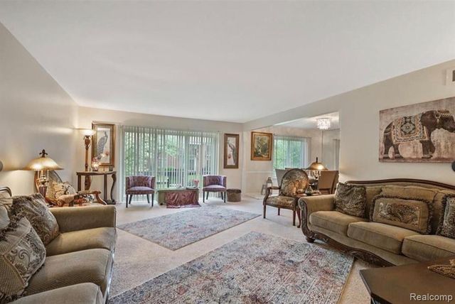 2472 Mulberry Square 22, Bloomfield Hills, MI 48302