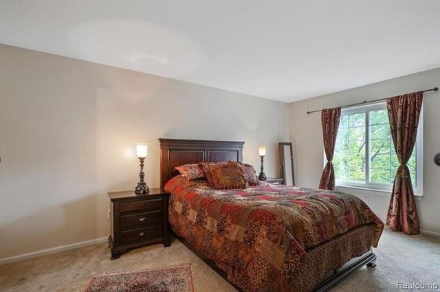 2472 Mulberry Square 22, Bloomfield Hills, MI 48302