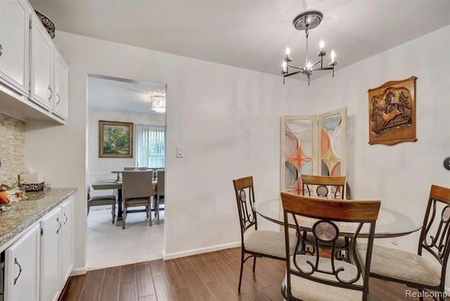 2472 Mulberry Square 22, Bloomfield Hills, MI 48302