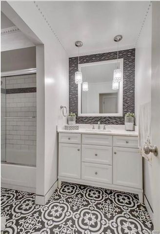 2472 Mulberry Square 22, Bloomfield Hills, MI 48302