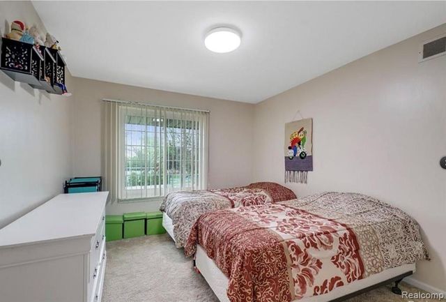 2472 Mulberry Square 22, Bloomfield Hills, MI 48302
