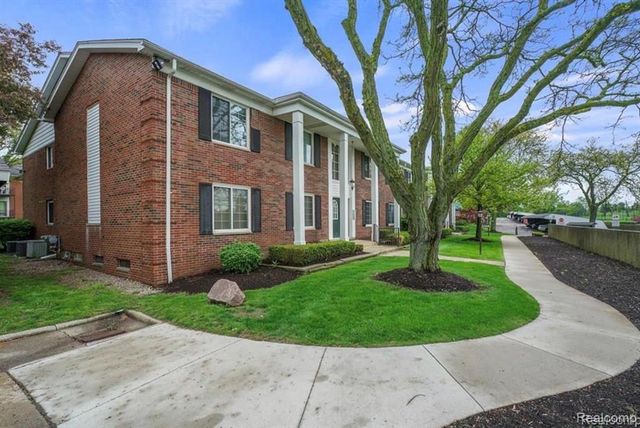 2472 Mulberry Square 22, Bloomfield Hills, MI 48302