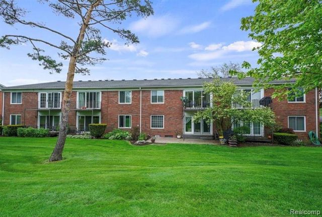 2472 Mulberry Square 22, Bloomfield Hills, MI 48302