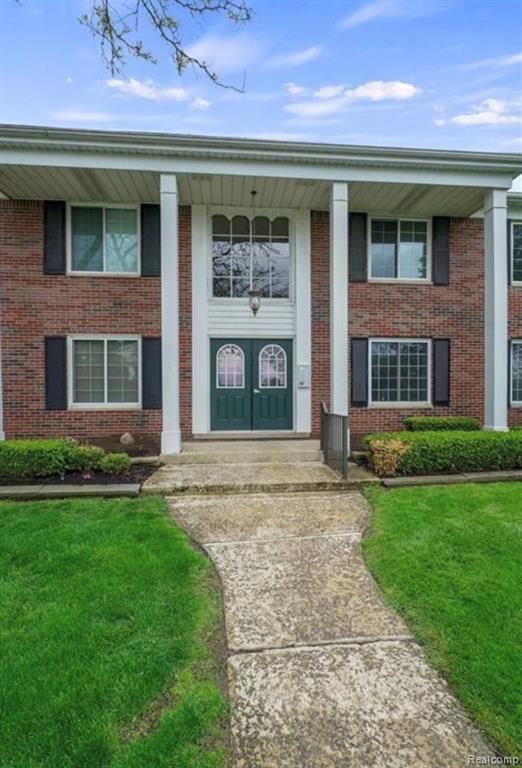 2472 Mulberry Square 22, Bloomfield Hills, MI 48302