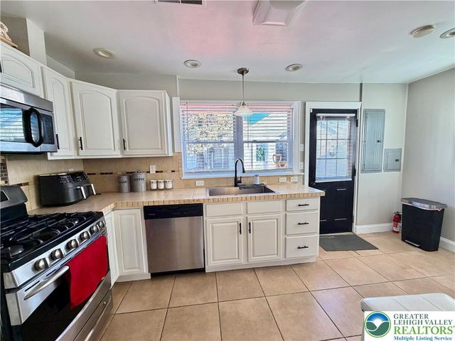 1310 Beverly Avenue, Bethlehem City, PA 18018