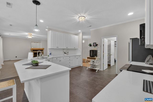 102 HAPPY VALLEY RD, Keswick, VA 22947