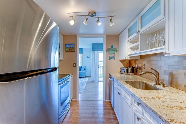 923 SANDPIPER CIRCLE 923, Bradenton, FL 34209