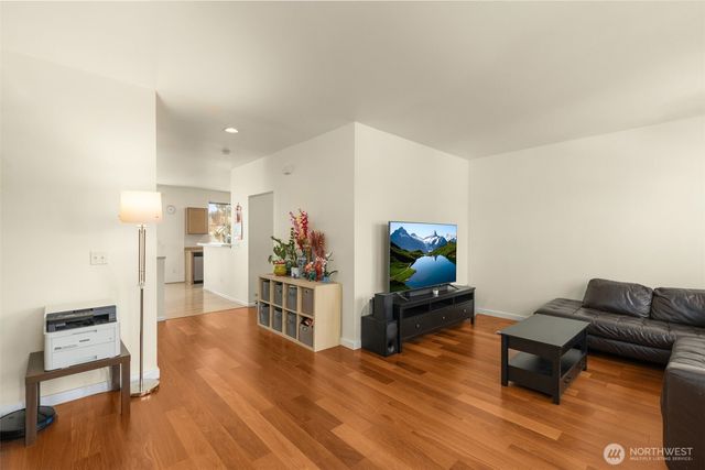 6895 Holly Park Drive S, Seattle, WA 98118