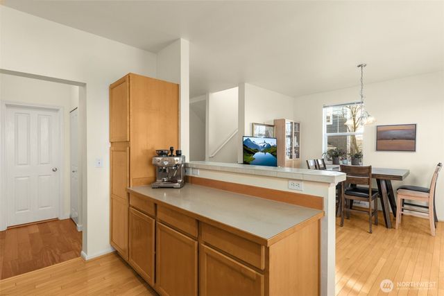 6895 Holly Park Drive S, Seattle, WA 98118