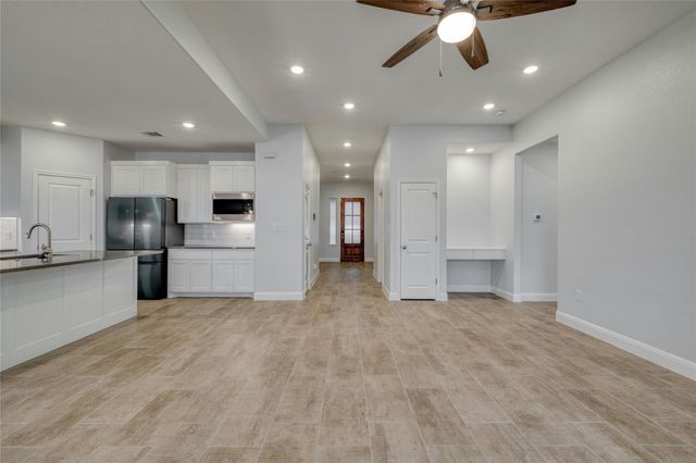 132 Kahalulu DR, Bastrop, TX 78602