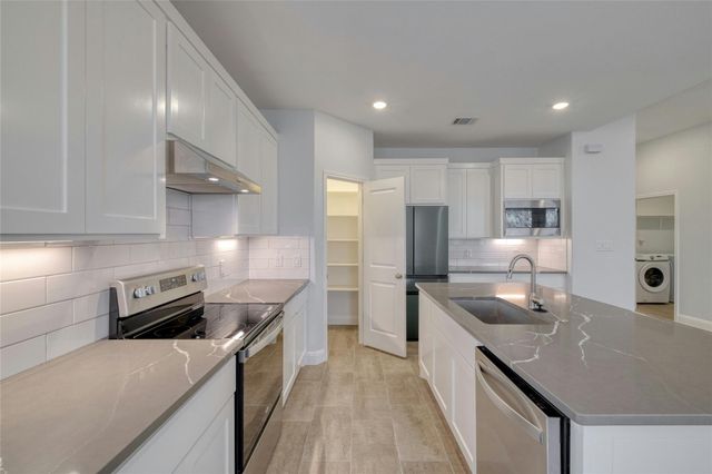 132 Kahalulu DR, Bastrop, TX 78602