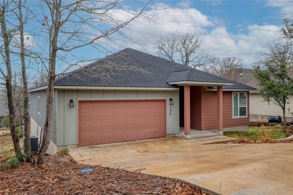 132 Kahalulu DR, Bastrop, TX 78602