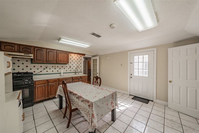 3824 Rusty Dell Street, Fort Worth, TX 76111
