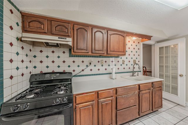 3824 Rusty Dell Street, Fort Worth, TX 76111