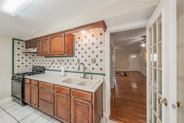 3824 Rusty Dell Street, Fort Worth, TX 76111