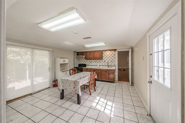 3824 Rusty Dell Street, Fort Worth, TX 76111